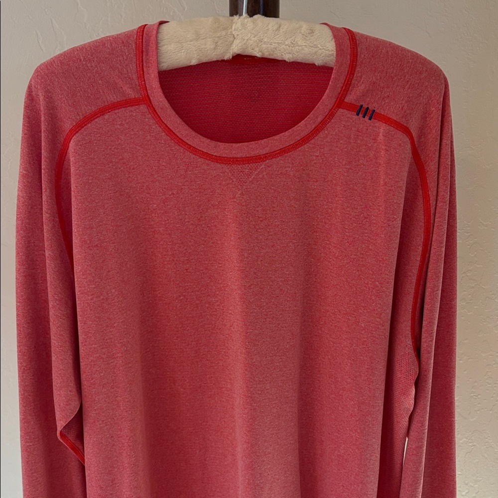 Men’s Lululemon long sleeve performance T shirt